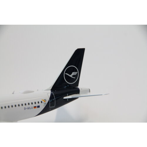 JFox 1:200 Lufthansa "Lu The Duck" A319