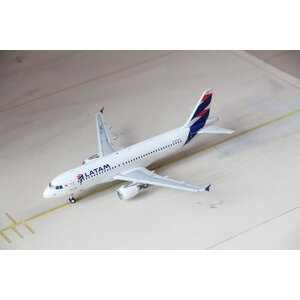 1:200 LATAM Chile A320