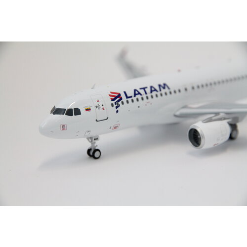 1:200 LATAM Chile A320
