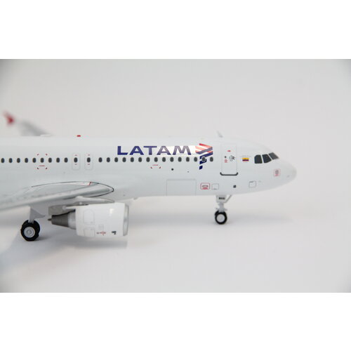 1:200 LATAM Chile A320