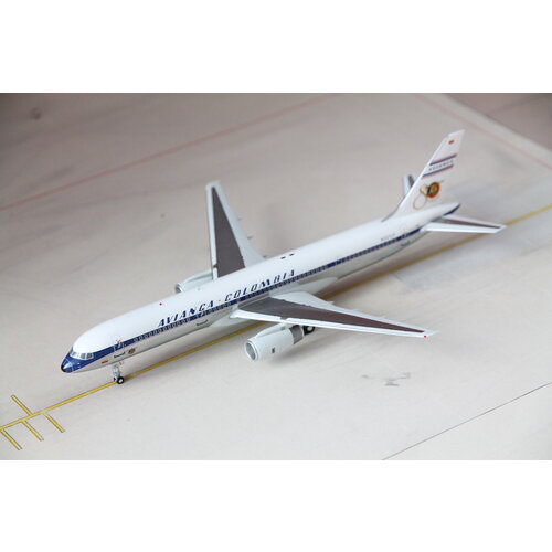 1:200 Avianca Colombia "80 Years" B757-200 1:200 Avianca Colombia "80 Years" B757-200