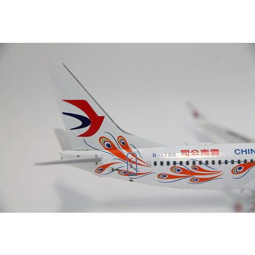 Aviation 200 1:200 China Eastern "Peacock" B737-800