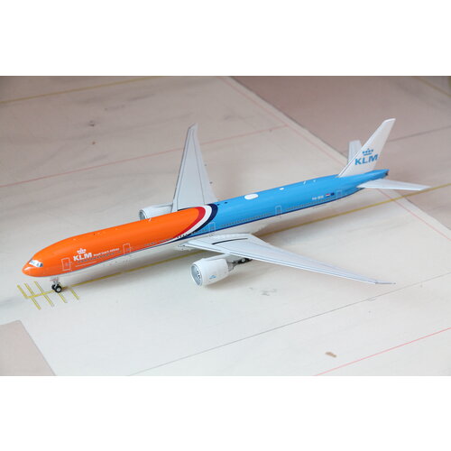 JC Wings 1:200 KLM "Orange Pride" B777-300ER
