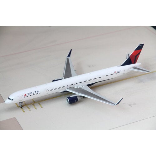 Gemini Jets 1:200 Delta Air Lines B757-300