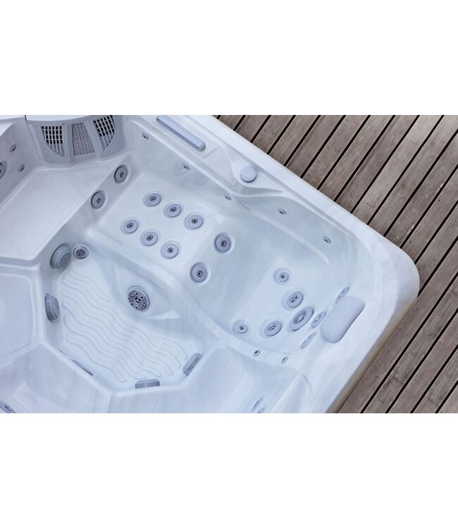 Luxe Spa - Model Aspen