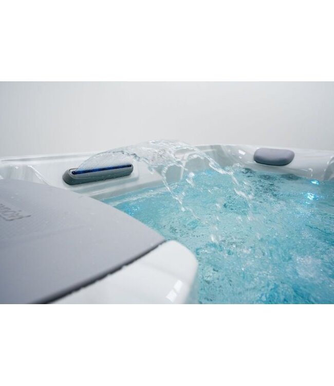 Luxe Spa - Model Eden