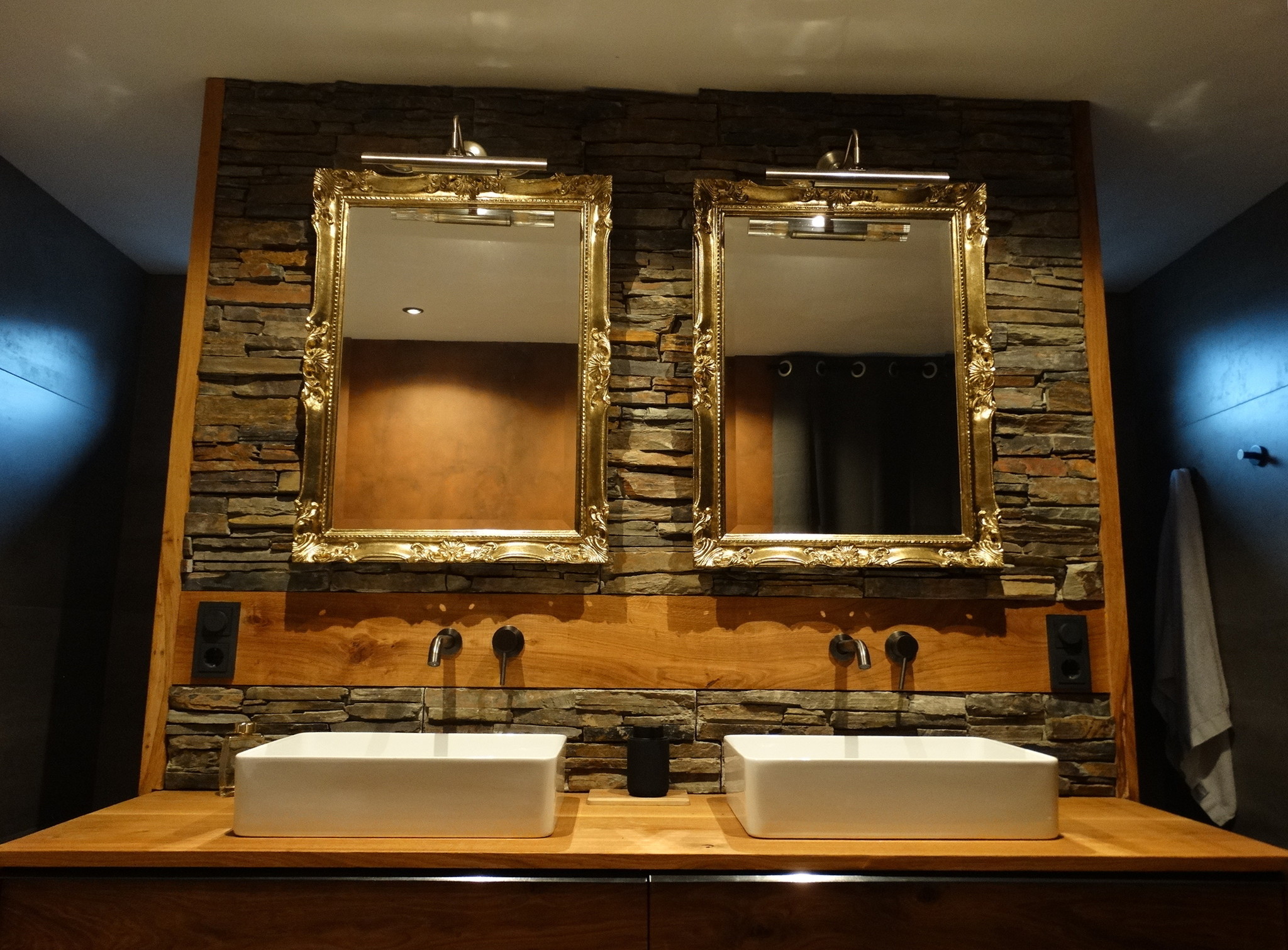 Richtig Badezimmer-Spiegel aufhängen! So klappt es bei jedem! 