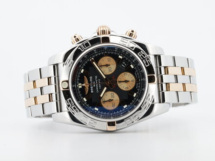 Breitling Breitling Chronomat 44 IB0110 Black Dial Like New Full Set