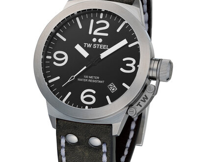 TW Steel New Canteen Zwart leer 45mm CS101