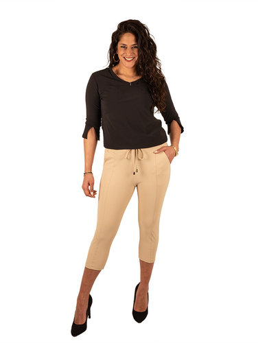 Mi  Piace Beige travelstof capribroek van Mi Piace