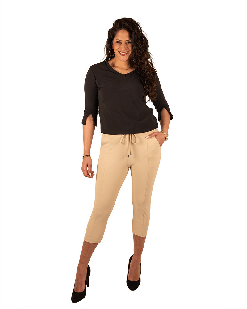 Beige travelstof capribroek van Mi Piace