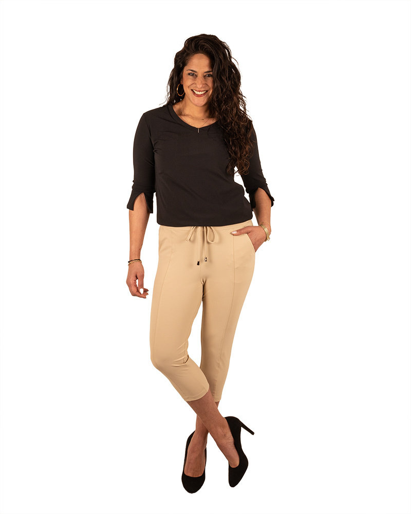 Beige travelstof capribroek van Mi Piace