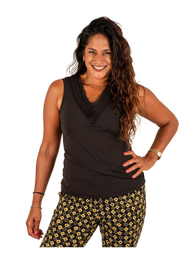 Mi  Piace Zwart travelstof hemdje met brede kant van Mi Piace