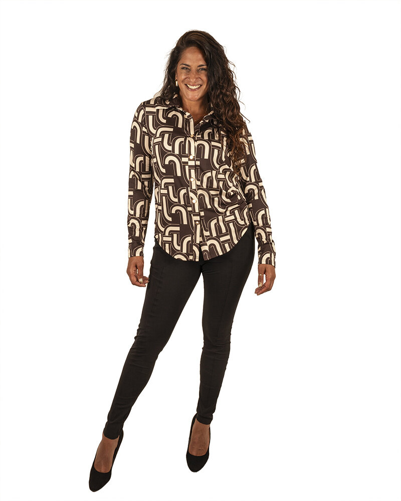 Bruin/beige print travelstof blouse van By Swan