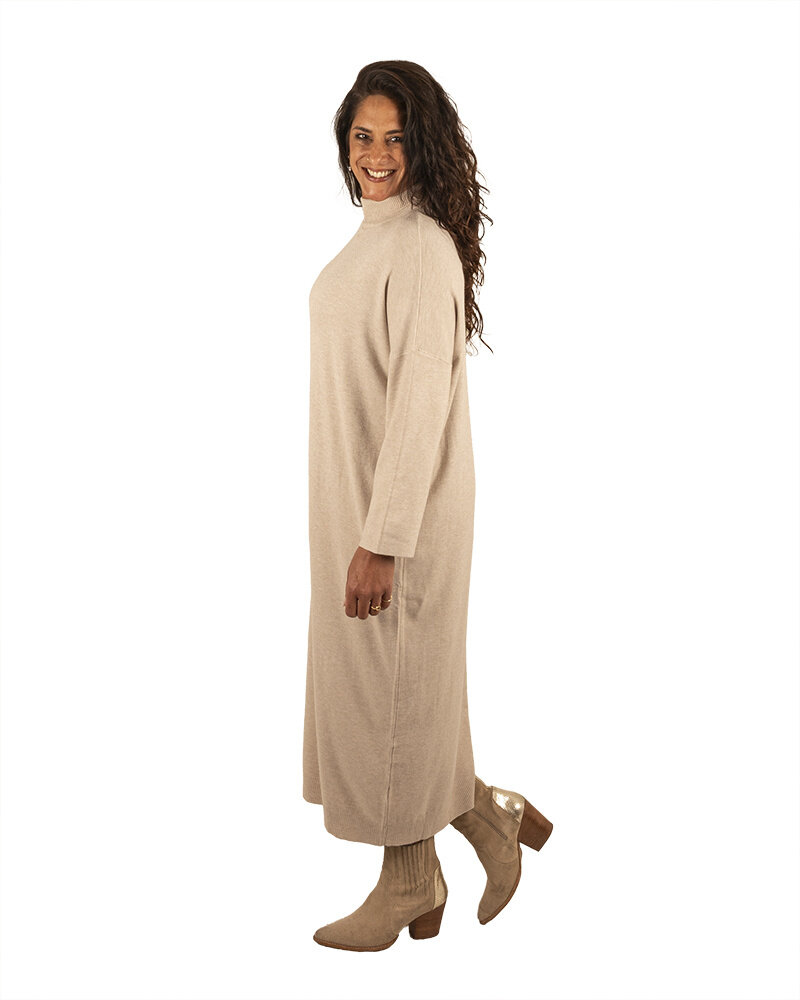 Beige lange jurk met col van El-Vita