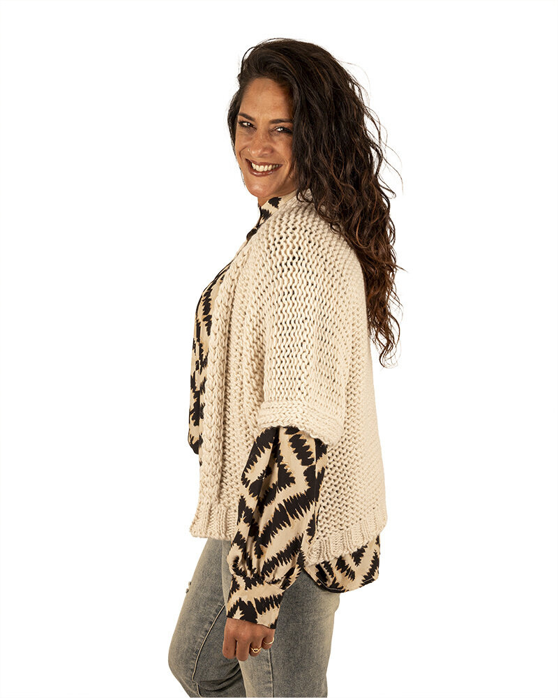 Beige grofgebreid vest van Ambika
