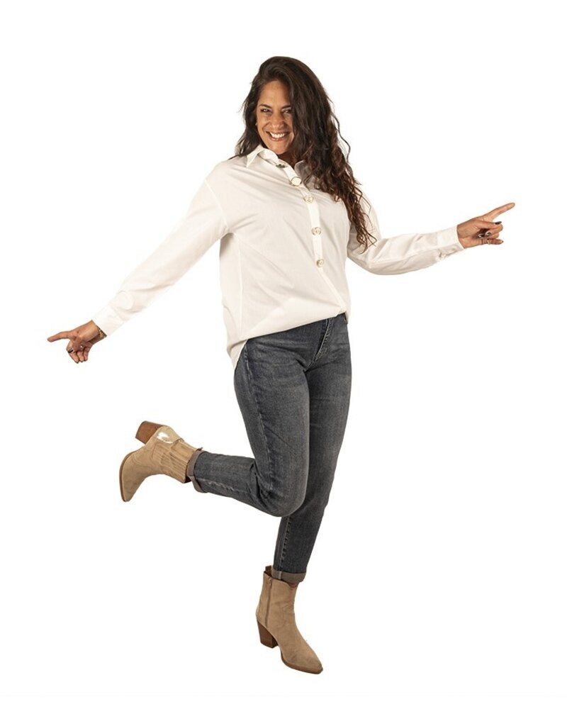 Witte blouse gekleurde knopen van Jasmine