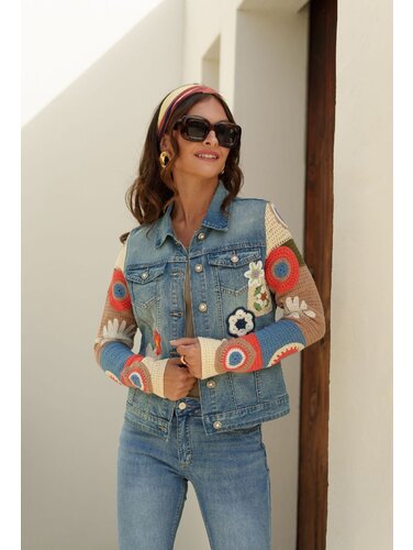 Jeans jasje met gehaakte mouwen