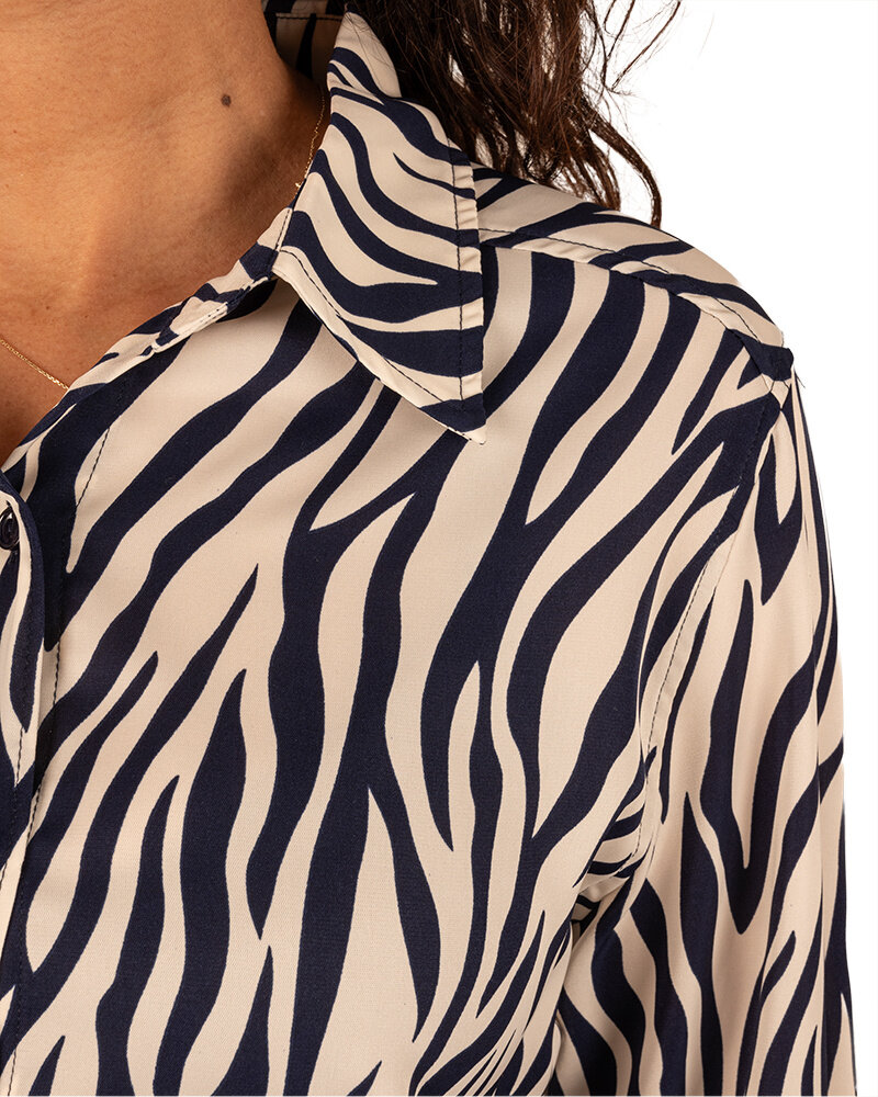Ecru/donkerblauw zebraprint blouse van Lulumary
