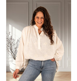Off-white blouse met borduur