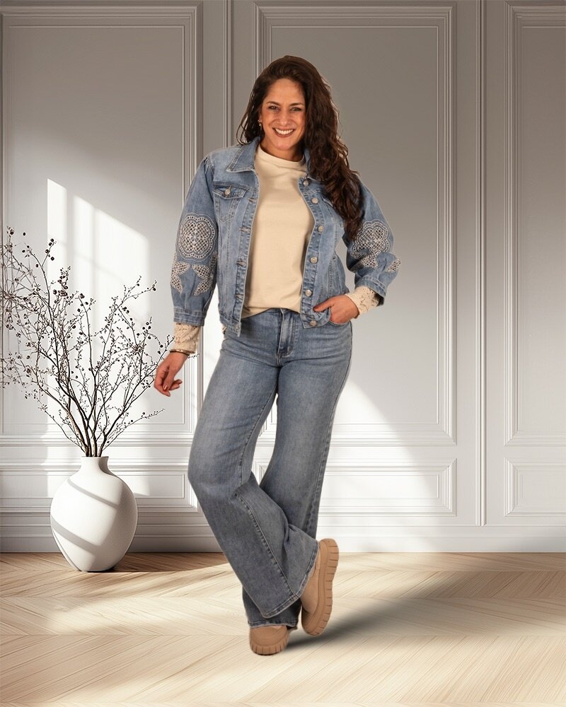 Jeans jasje met opengewerkte mouwen