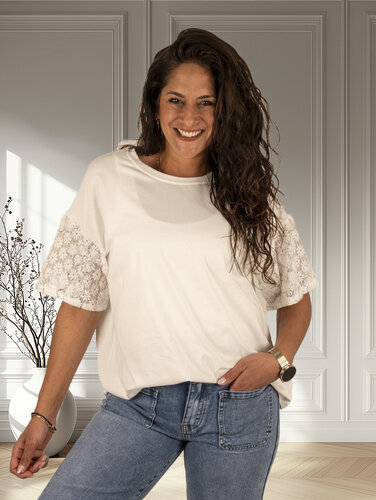 Off-white shirt bloemenmouw