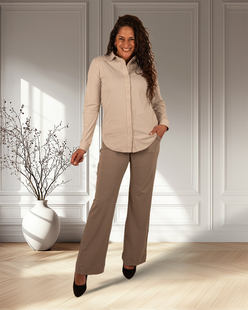 Taupe travelstof pantalon met rechte pijp van Mi Piace
