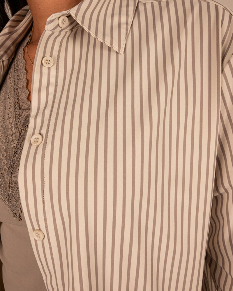 Taupe/kit gestreepte travelstof blouse met pofmouw van Mi Piace