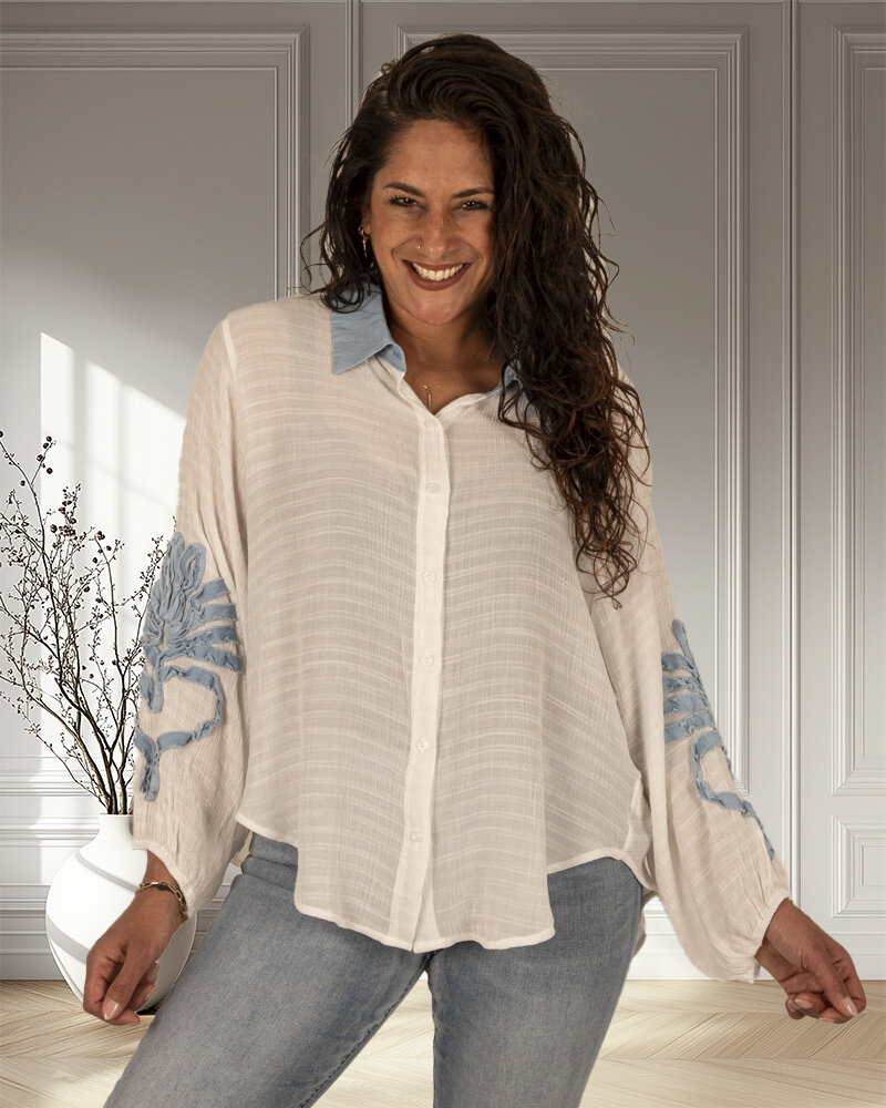 Witte blouse jeans bloem van Lamiar