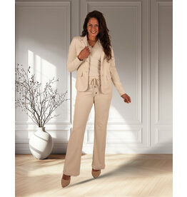 Mi  Piace Lichtbeige  travelstof pantalon met rechte pijp van Mi Piace