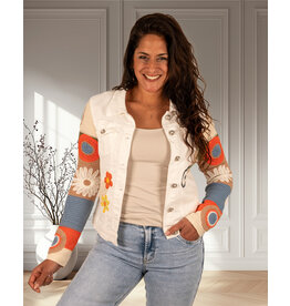 Wit jeans jasje met gehaakte mouwen