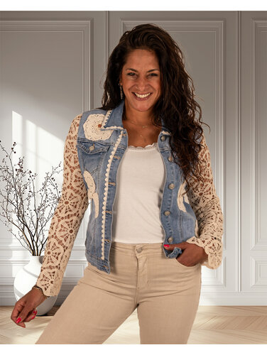 Jeans jasje met beige opengehaakte mouwen