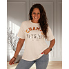 Wit T-shirt met oranje "Champs" print van Gemma Ricceri