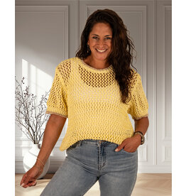 Gemma Ricceri Lichtgeel gehaakt shirt met gouden bies