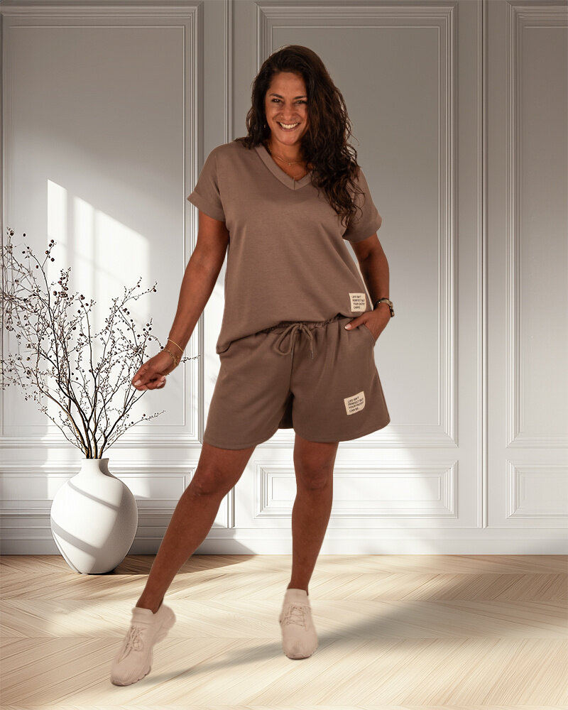 Taupe joggingpak kort van El-Vita
