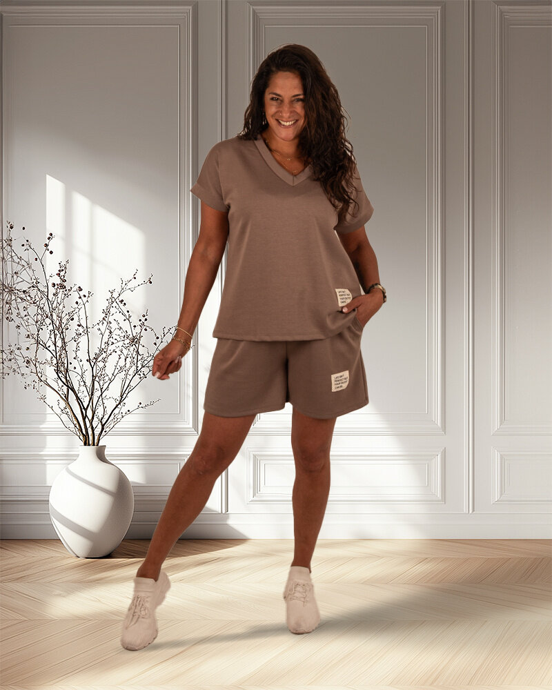 Taupe joggingpak kort van El-Vita
