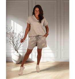 Grijs joggingpak kort
