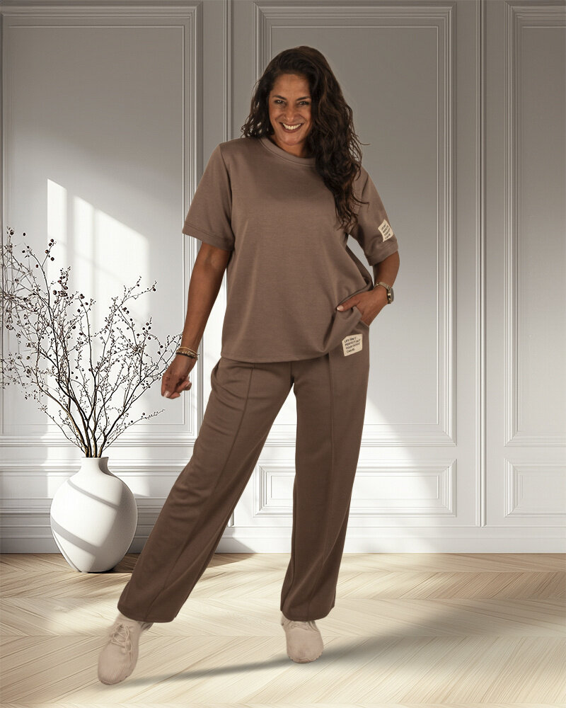 Taupe joggingpak lang van El-Vita