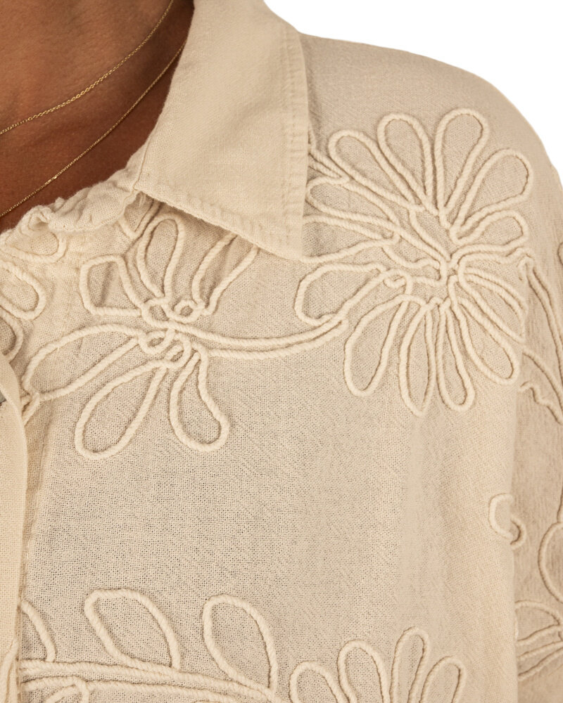 Beige blouse borduur van Gemma Ricceri
