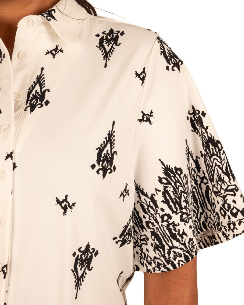 Off-white/black print travelstof blouse korte mouw van Mi Piace