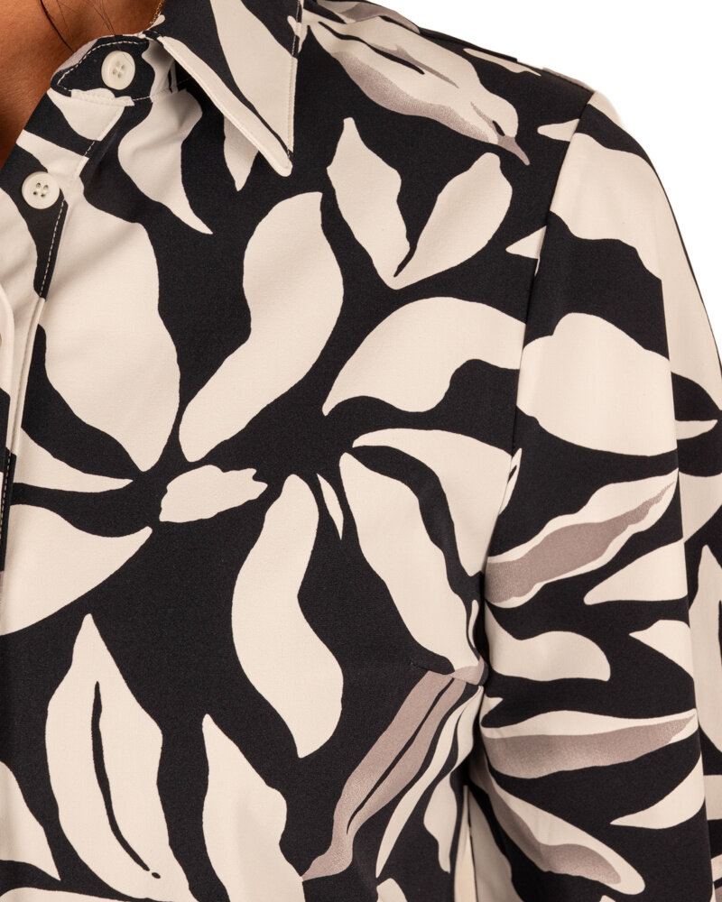 Dark blue/off white flower print travelstof blouse korte mouw van Mi Piace