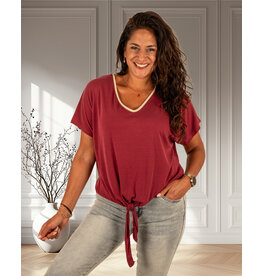 Gemma Ricceri Bordeaux shirt knoop van Gemma Ricceri