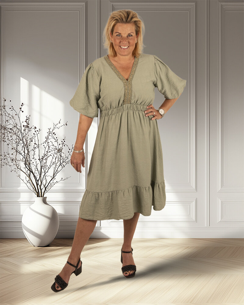 Legergroene jurk pofmouw van New Collection