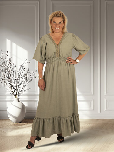 New Collection Legergroene lange jurk pofmouw