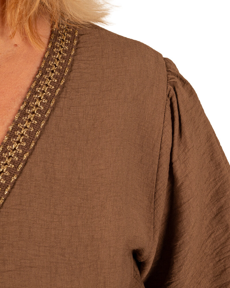 Donkerbruine lange jurk pofmouw van New Collection