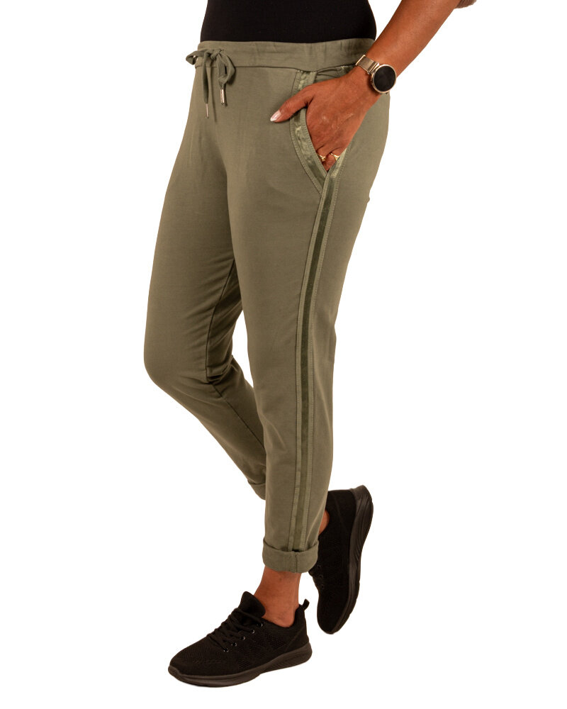 Legergroene joggingbroek met bies van Gemma Ricceri