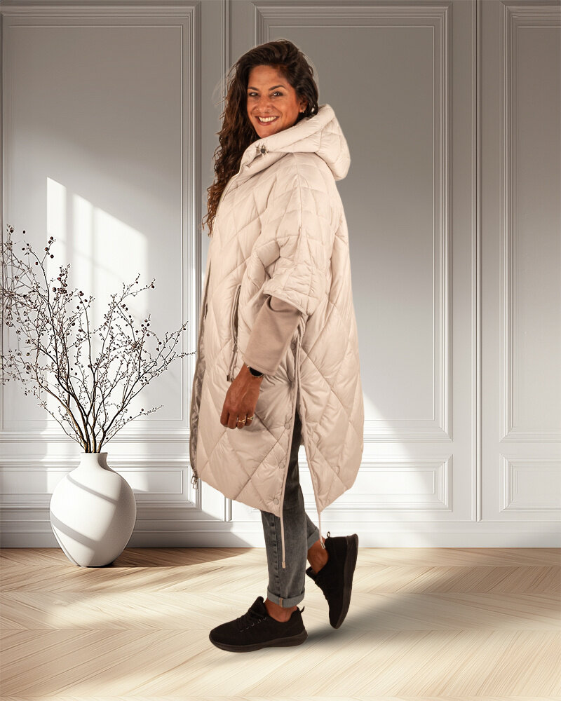 Beige lange oversized bodywarmer van Fly Luxury