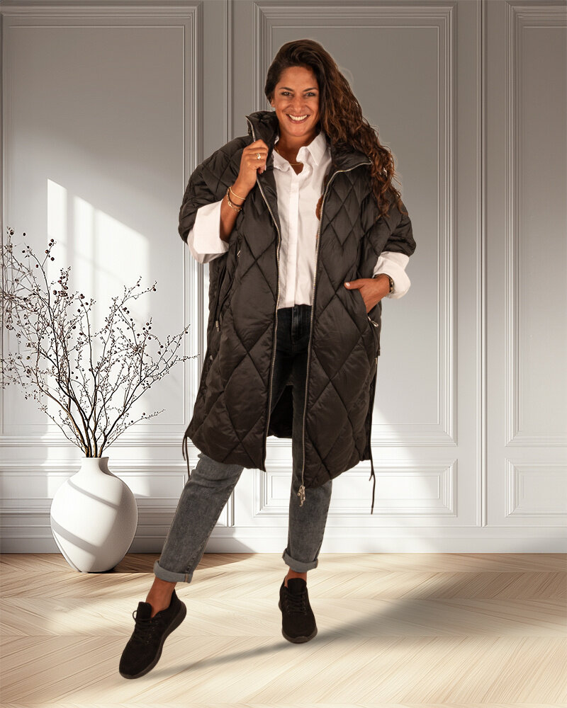 Zwarte lange oversized bodywarmer van Fly Luxury