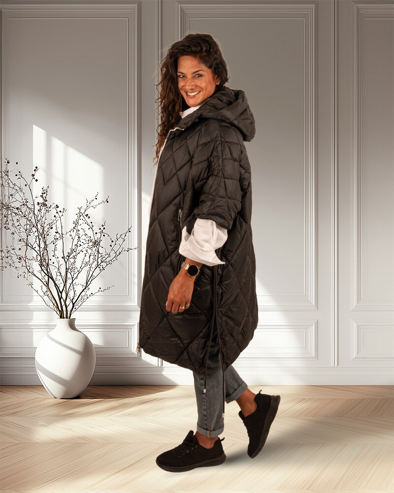 Zwarte lange oversized bodywarmer van Fly Luxury