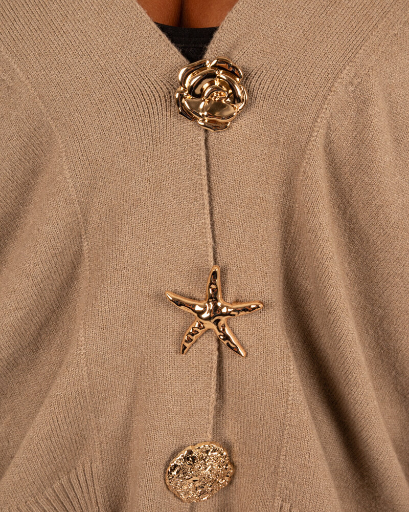 Taupe vest broches van Gemma Ricceri